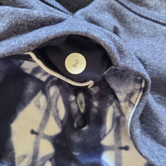 Lululemon Gather & Crow Crop Leggings Size 2 - Picture 7 of 7